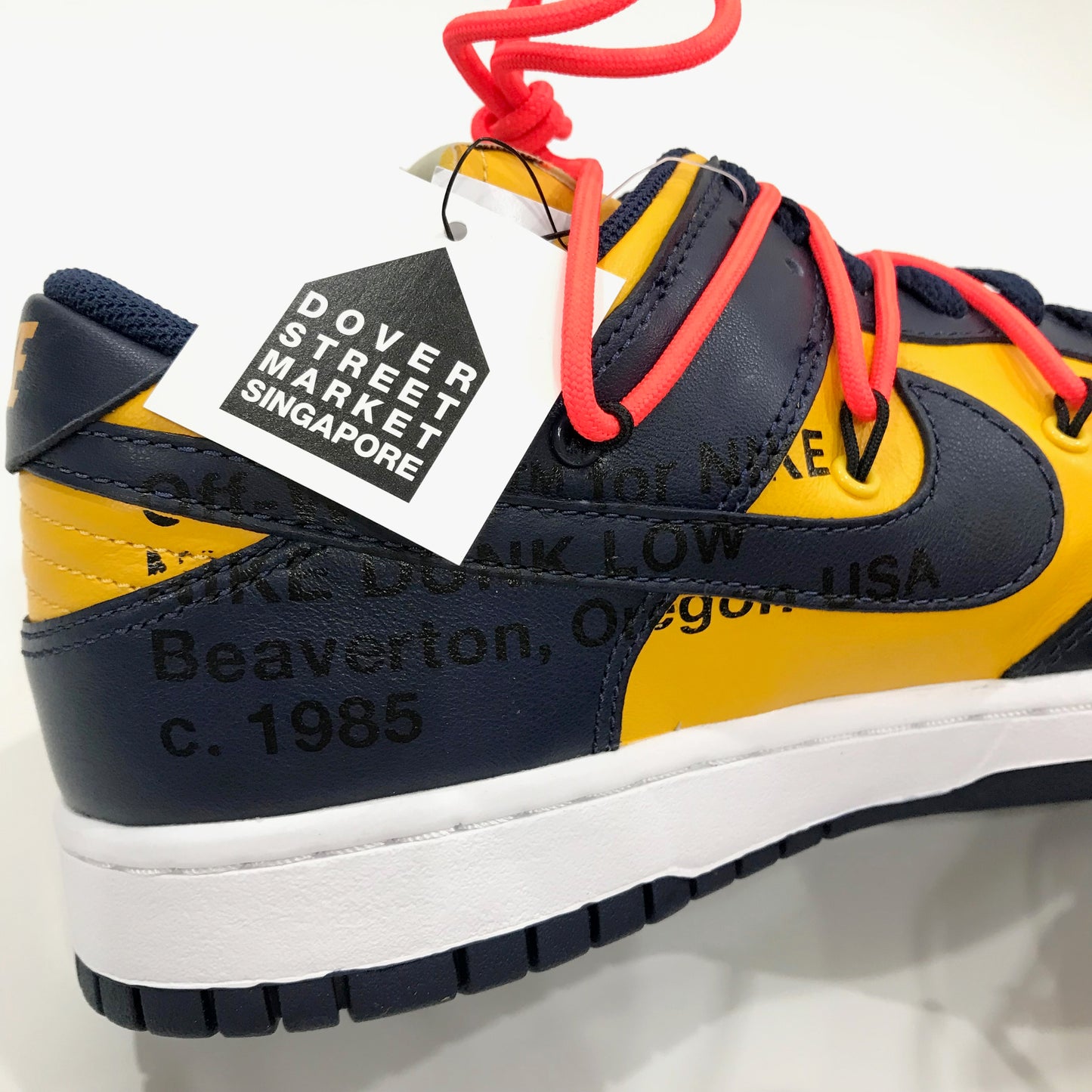 Off-White x Nike Dunk Low 'University Gold' - US9